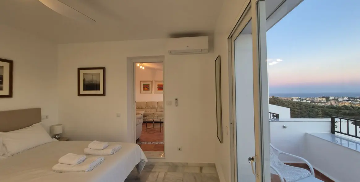 Venta de ático dúplex en Calahonda 27