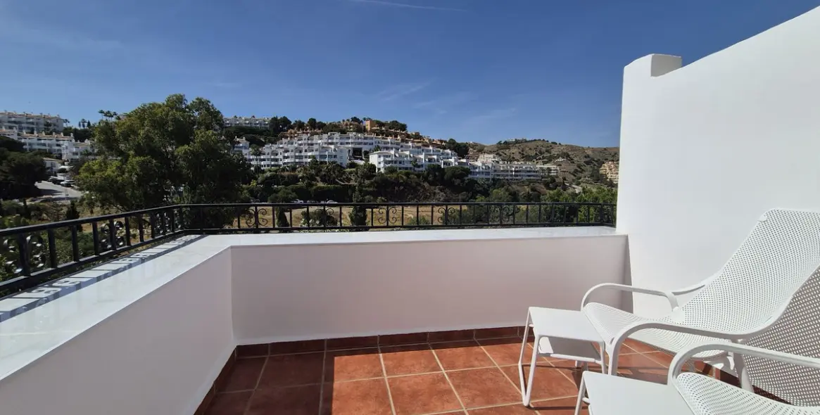 Venta de ático dúplex en Calahonda 52