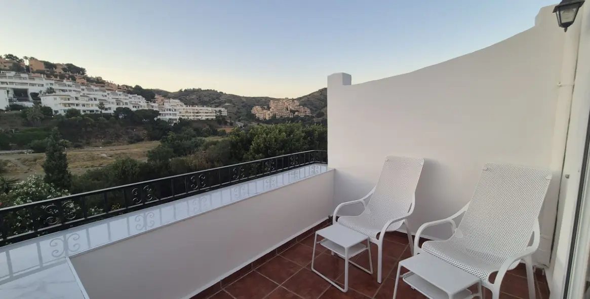 Venta de ático dúplex en Calahonda 55