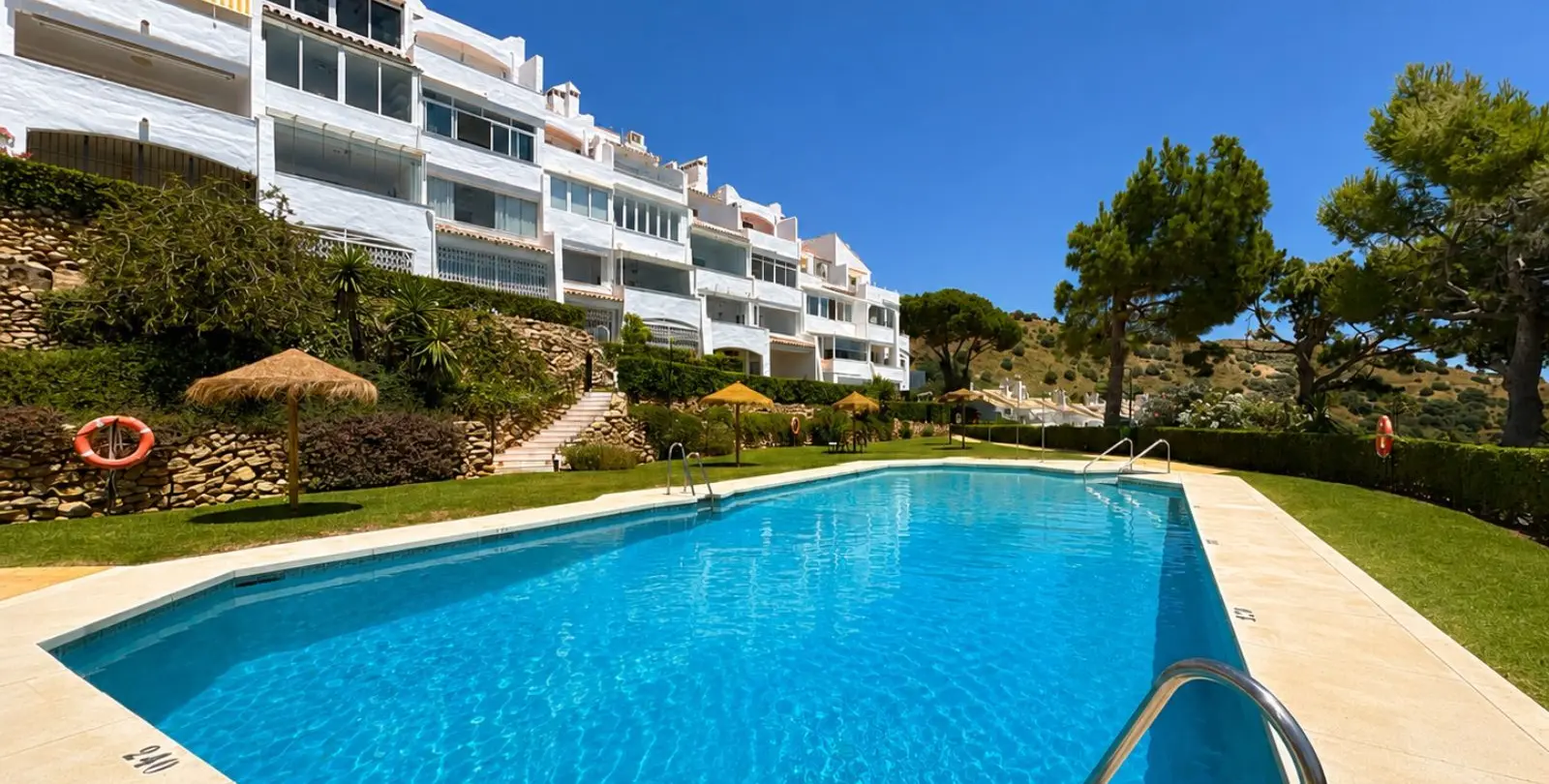 Sale of penthouse duplex in Calahonda 1