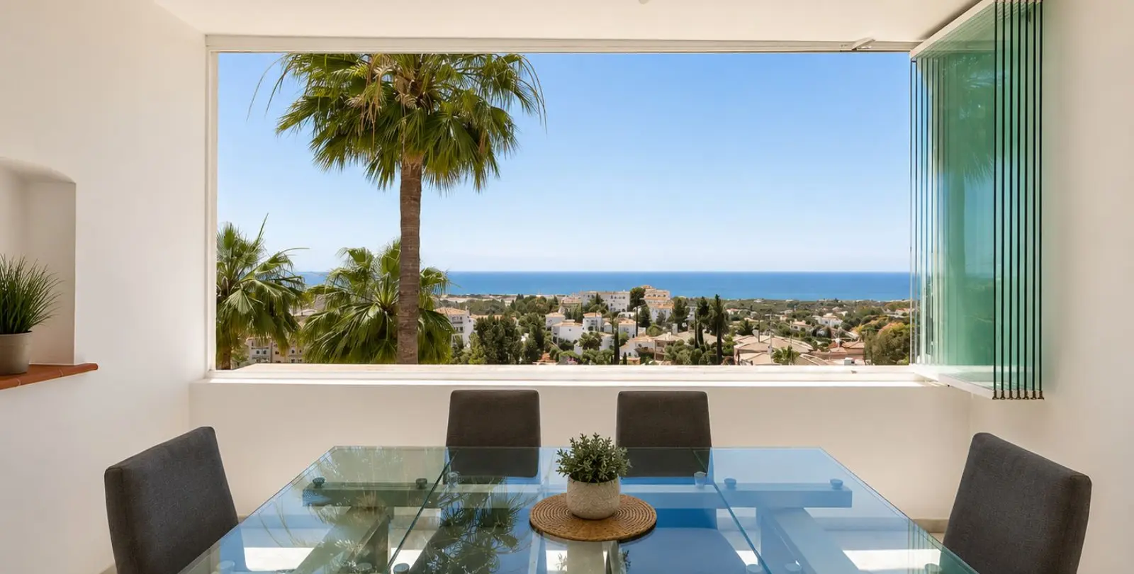 Sale of penthouse duplex in Calahonda 3