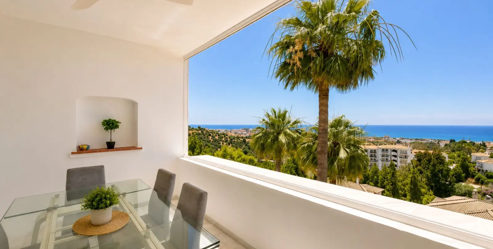 Sale of penthouse duplex in Calahonda 4