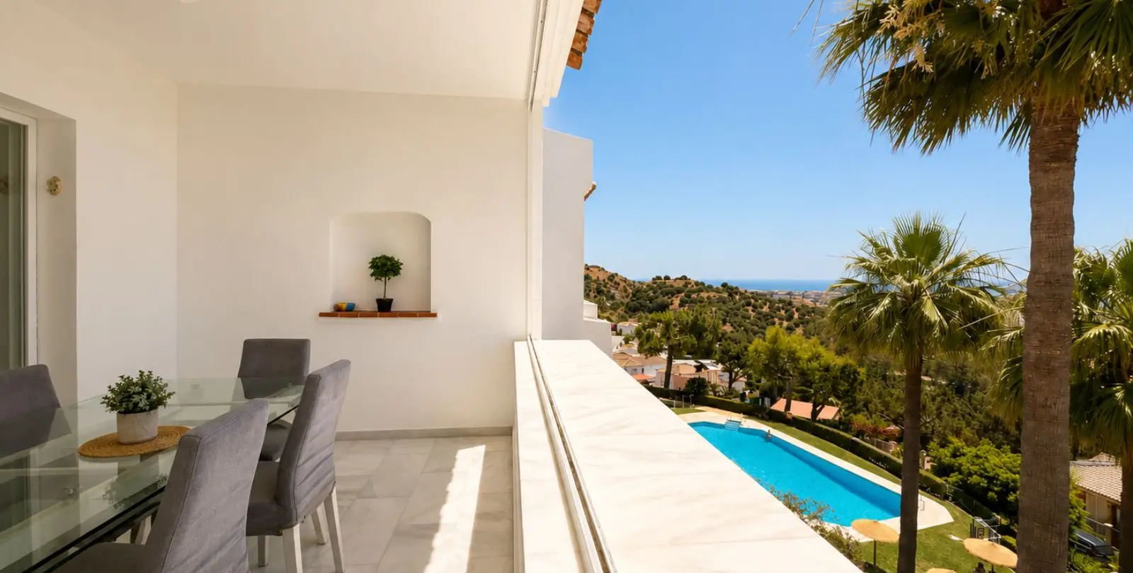 Sale of penthouse duplex in Calahonda 5