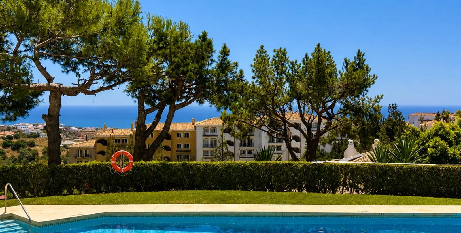 Sale of penthouse duplex in Calahonda 9