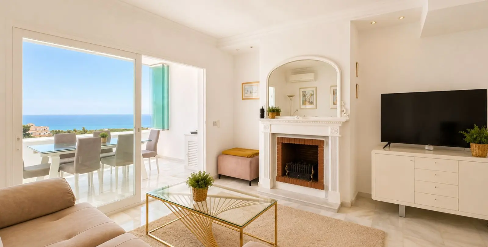 Sale of penthouse duplex in Calahonda 16