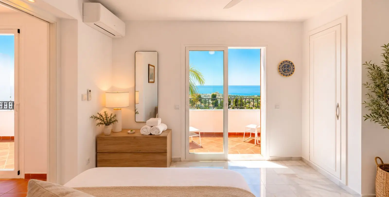 Sale of penthouse duplex in Calahonda 26