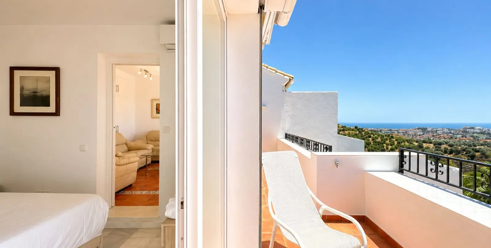 Sale of penthouse duplex in Calahonda 29