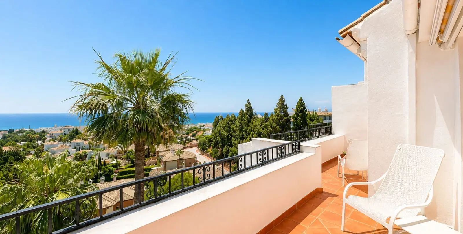 Sale of penthouse duplex in Calahonda 34