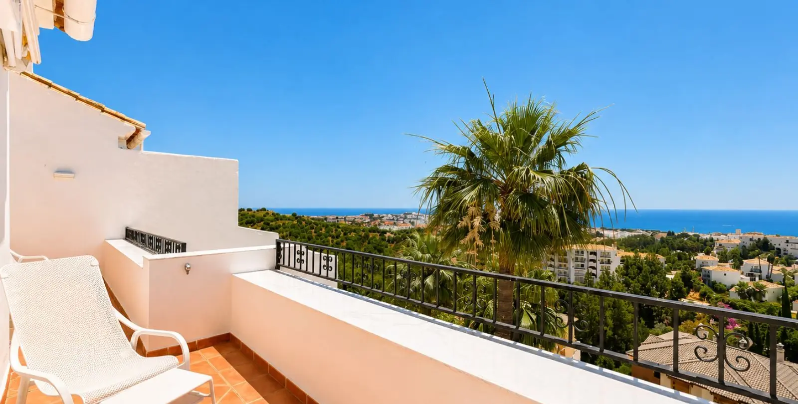 Sale of penthouse duplex in Calahonda 36
