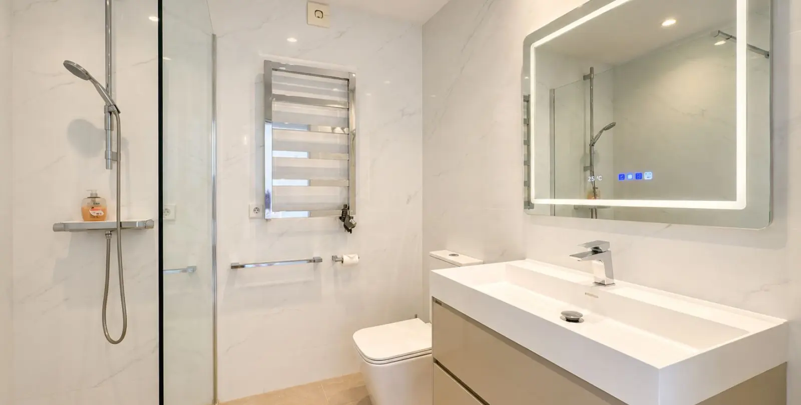 Sale of penthouse duplex in Calahonda 40