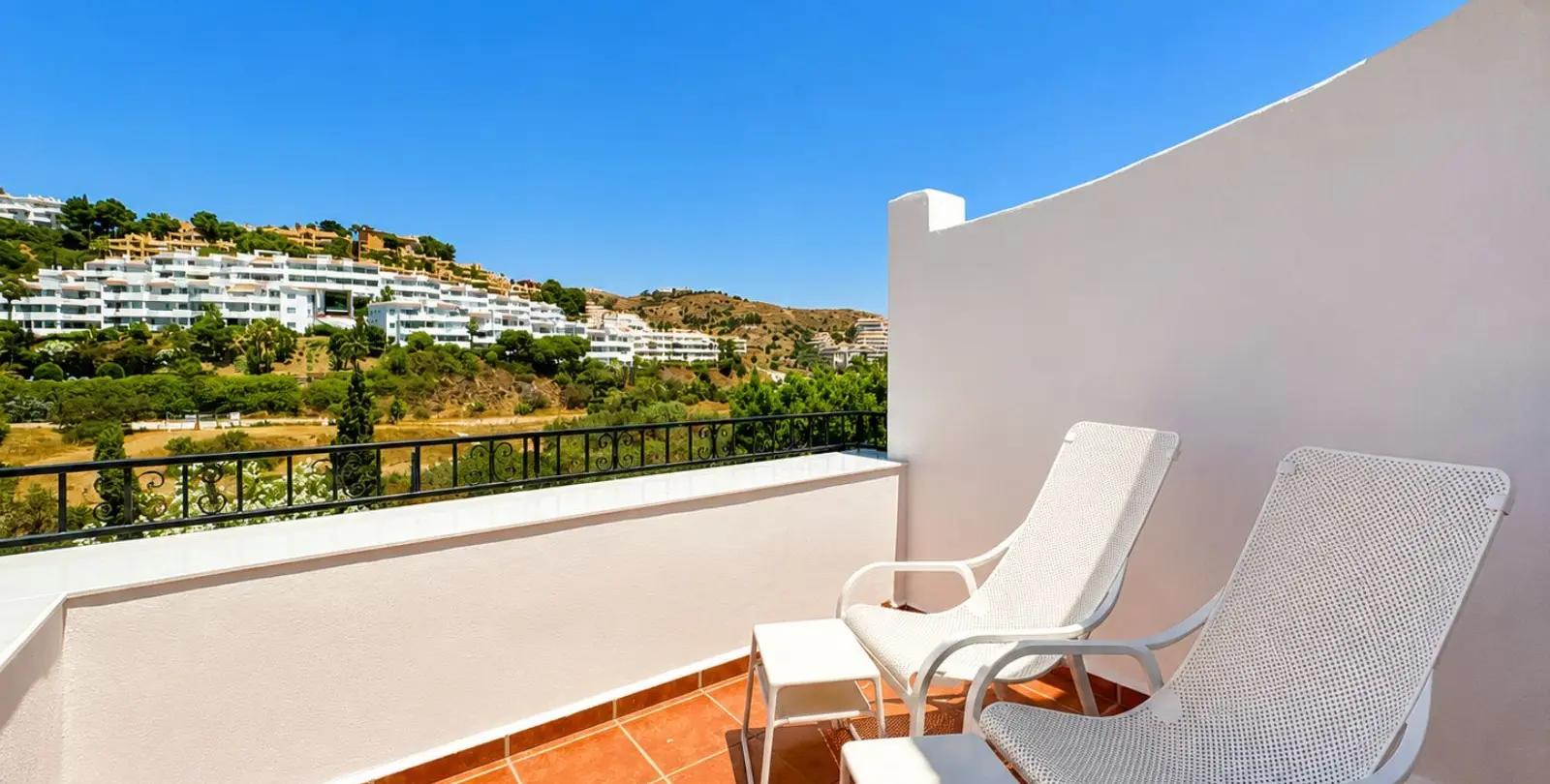 Sale of penthouse duplex in Calahonda 42
