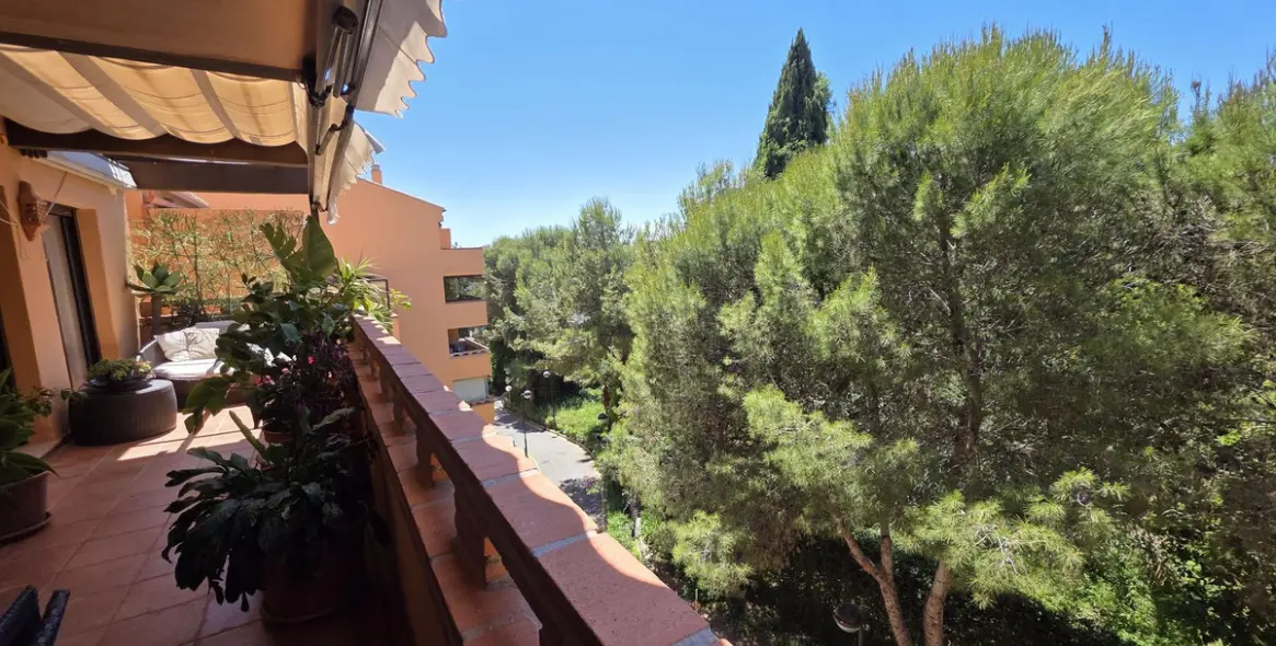 Venta de apartamento en planta media en The Golden Mile 8
