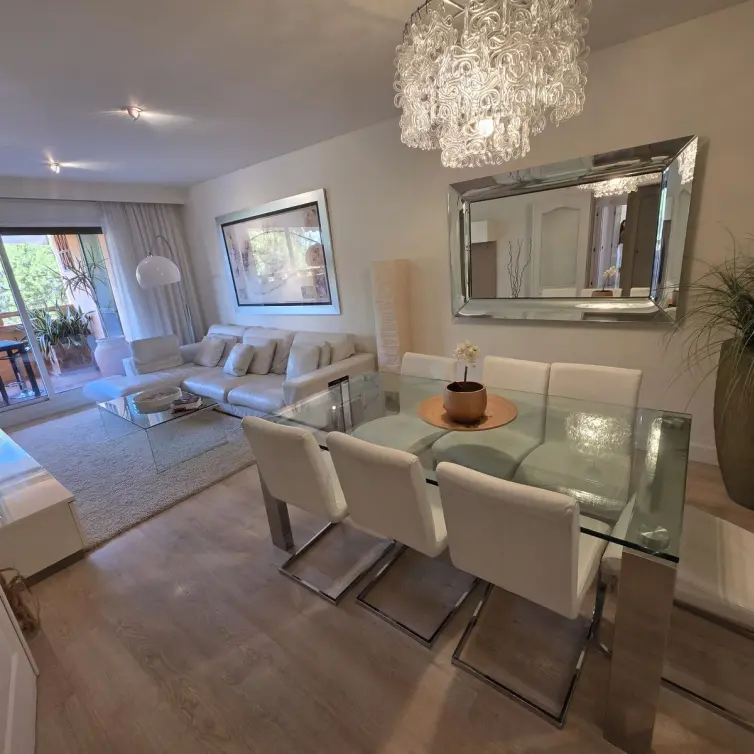 Sale of middle floor apartment in The Golden Mile