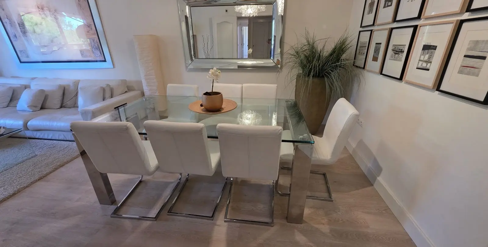 Sale of middle floor apartment in The Golden Mile 2