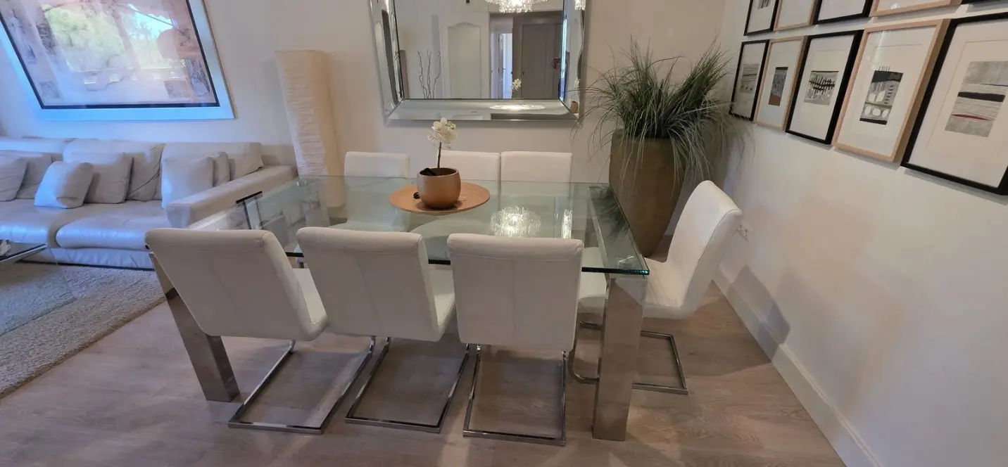 Sale of middle floor apartment in The Golden Mile 1