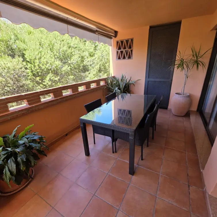 Sale of middle floor apartment in The Golden Mile