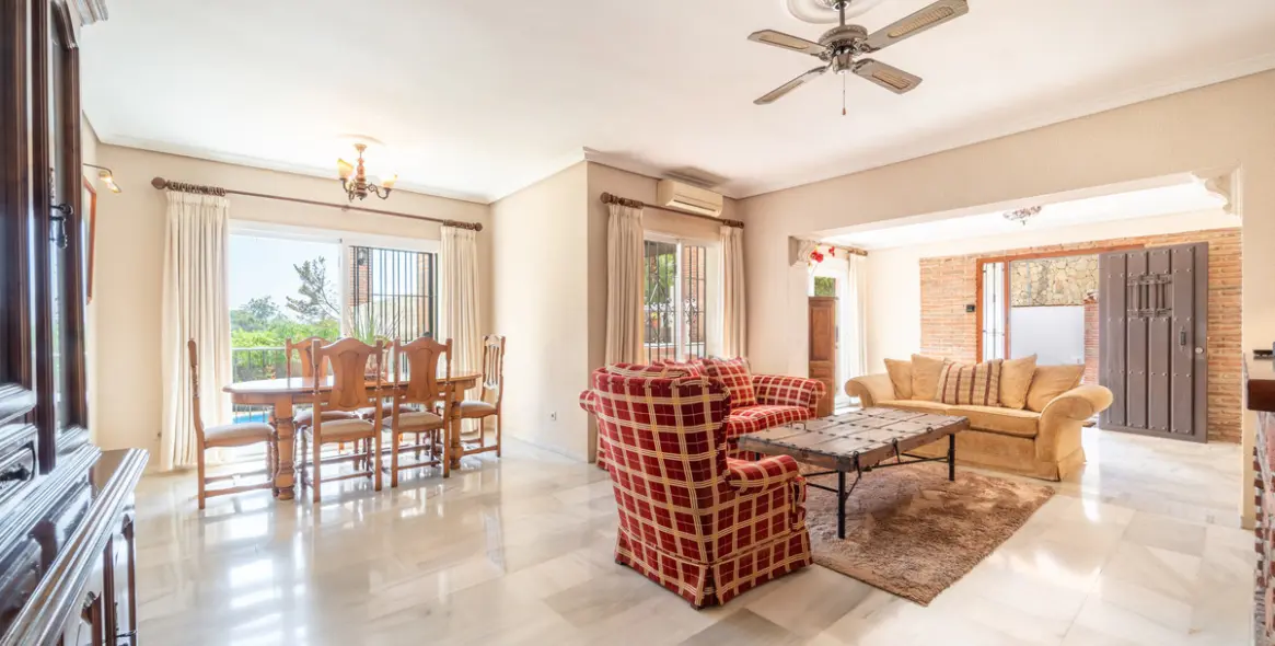 Sale of detached villa in El Rosario 4