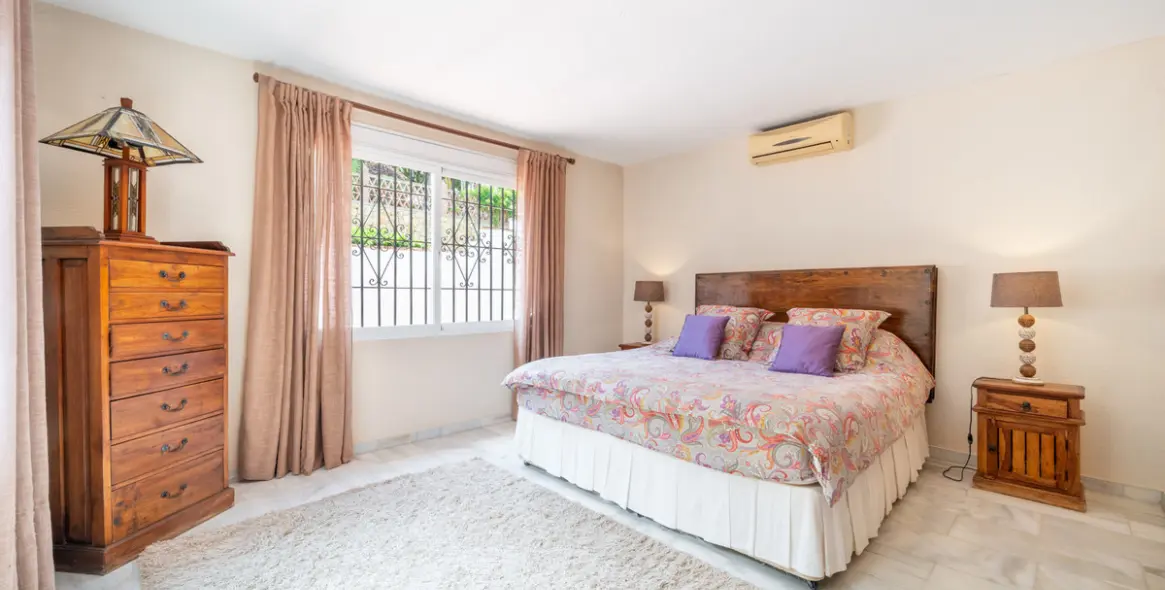 Sale of detached villa in El Rosario 6