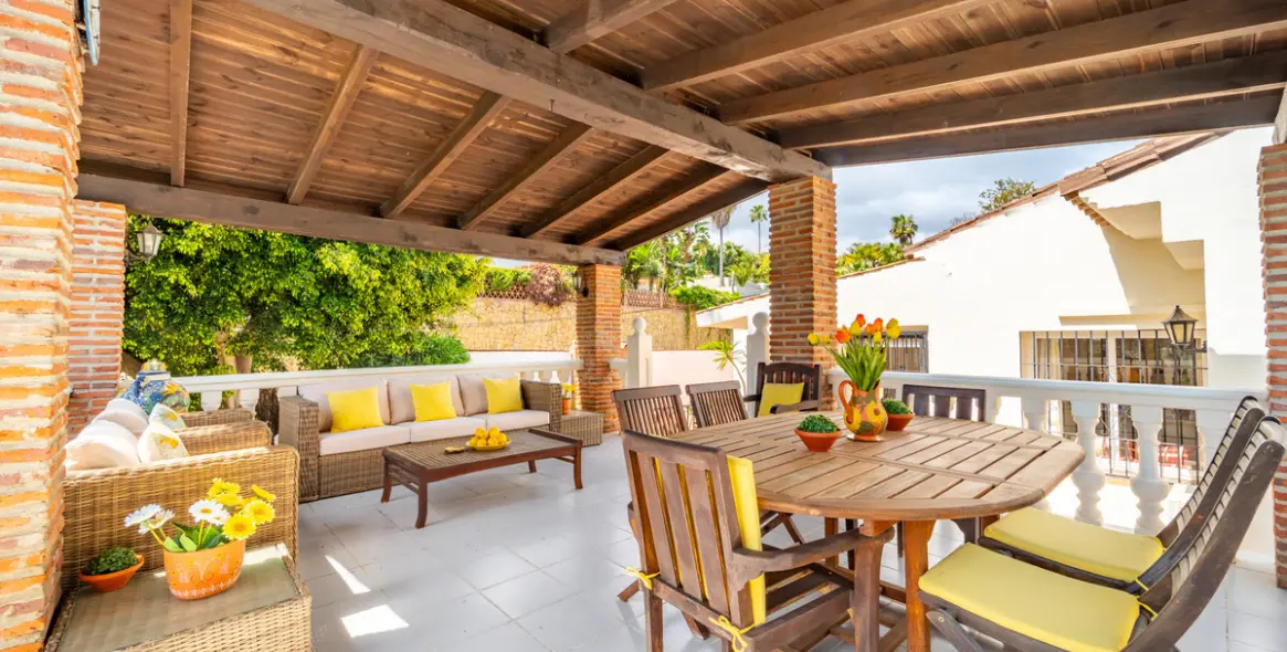 Sale of detached villa in El Rosario 12