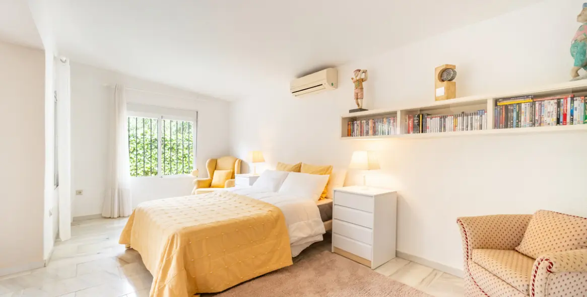 Sale of detached villa in El Rosario 18