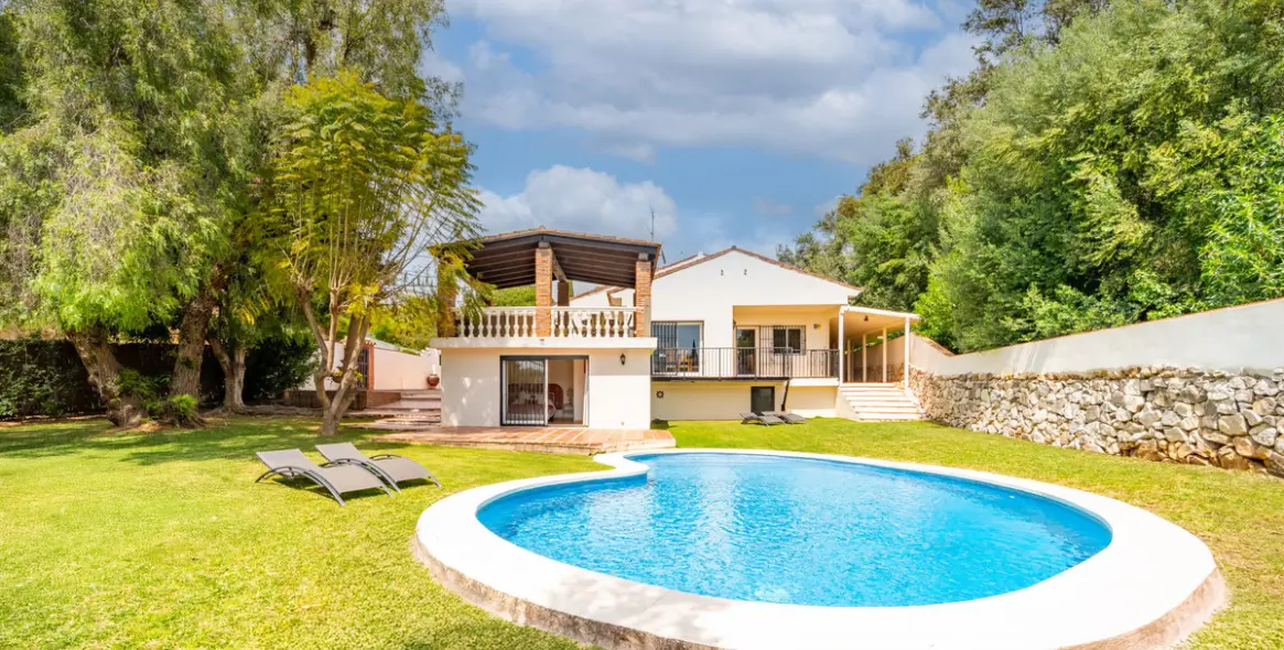 Sale of detached villa in El Rosario 53
