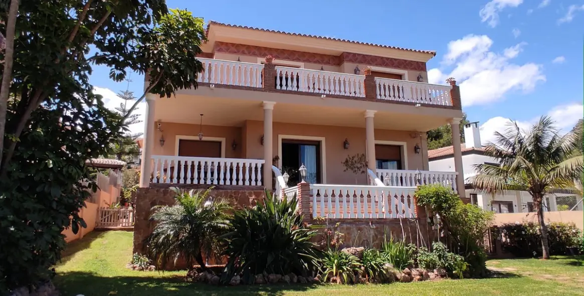 Venta de villa independiente en Sierrezuela 5