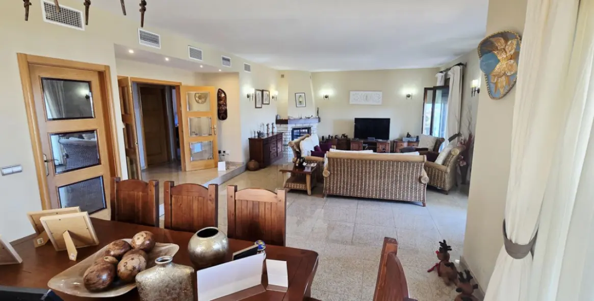 Venta de villa independiente en Sierrezuela 15