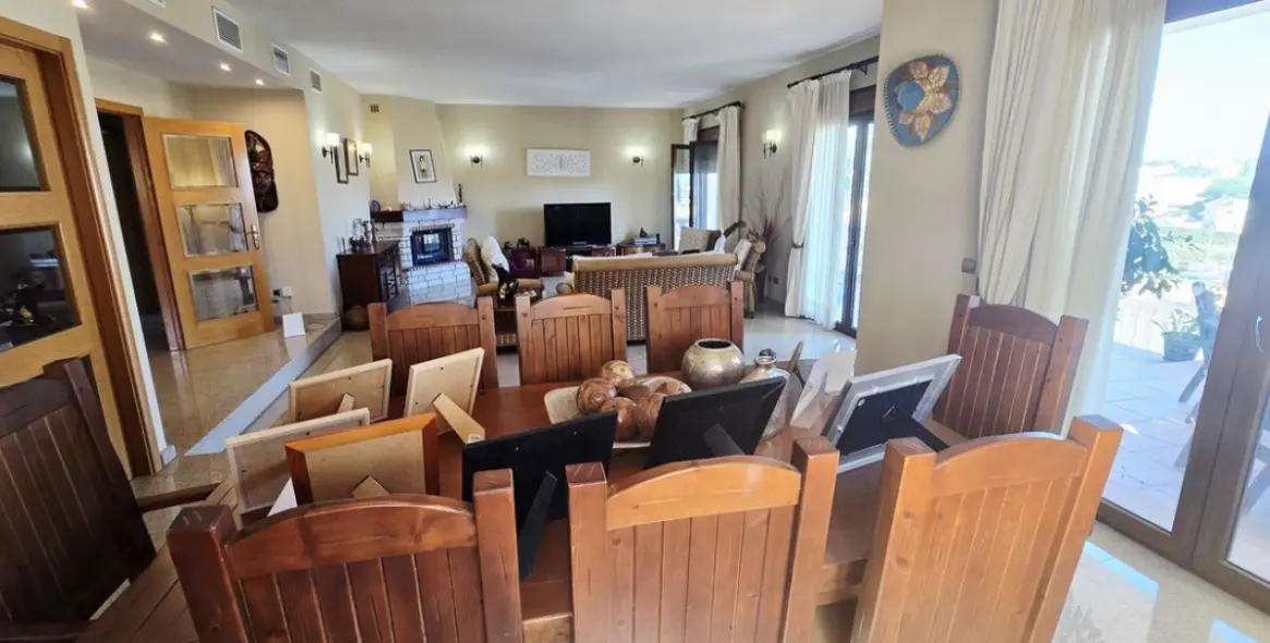 Venta de villa independiente en Sierrezuela 18