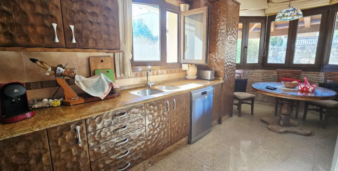 Venta de villa independiente en Sierrezuela 21