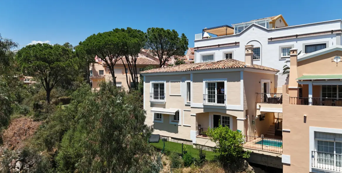 Venta de casa pareada en Nueva Andalucía 1