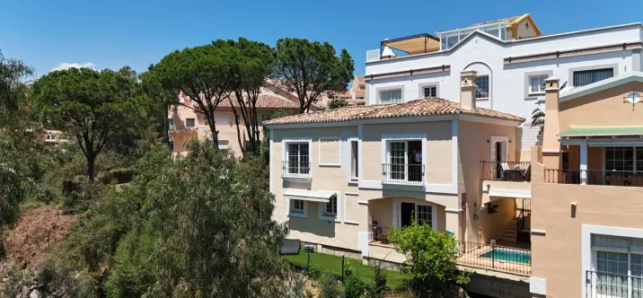 Venta de casa pareada en Nueva Andalucía 0