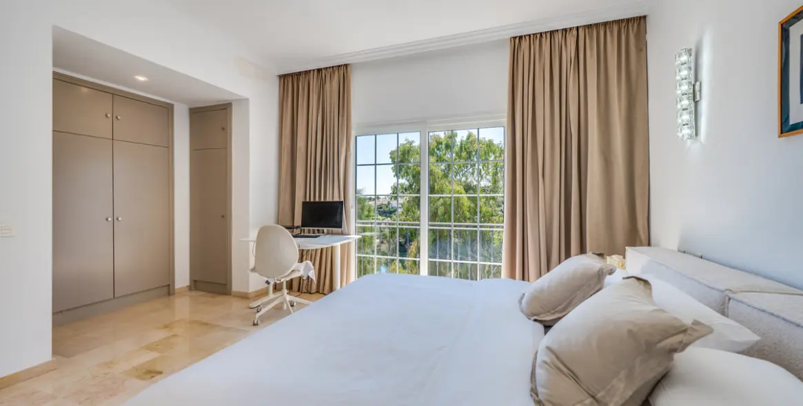 Venta de casa pareada en Nueva Andalucía 8