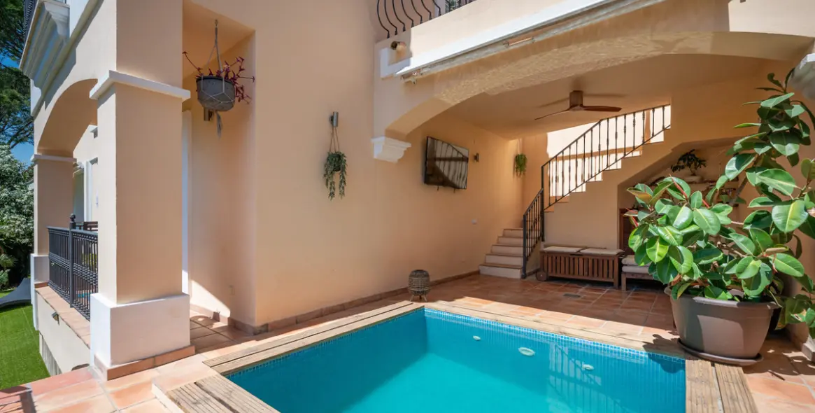Venta de casa pareada en Nueva Andalucía 24