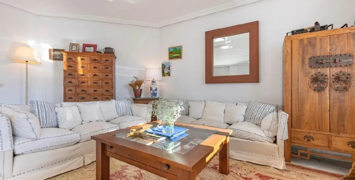 Venta de apartamento en planta media en Bahía de Marbella 33