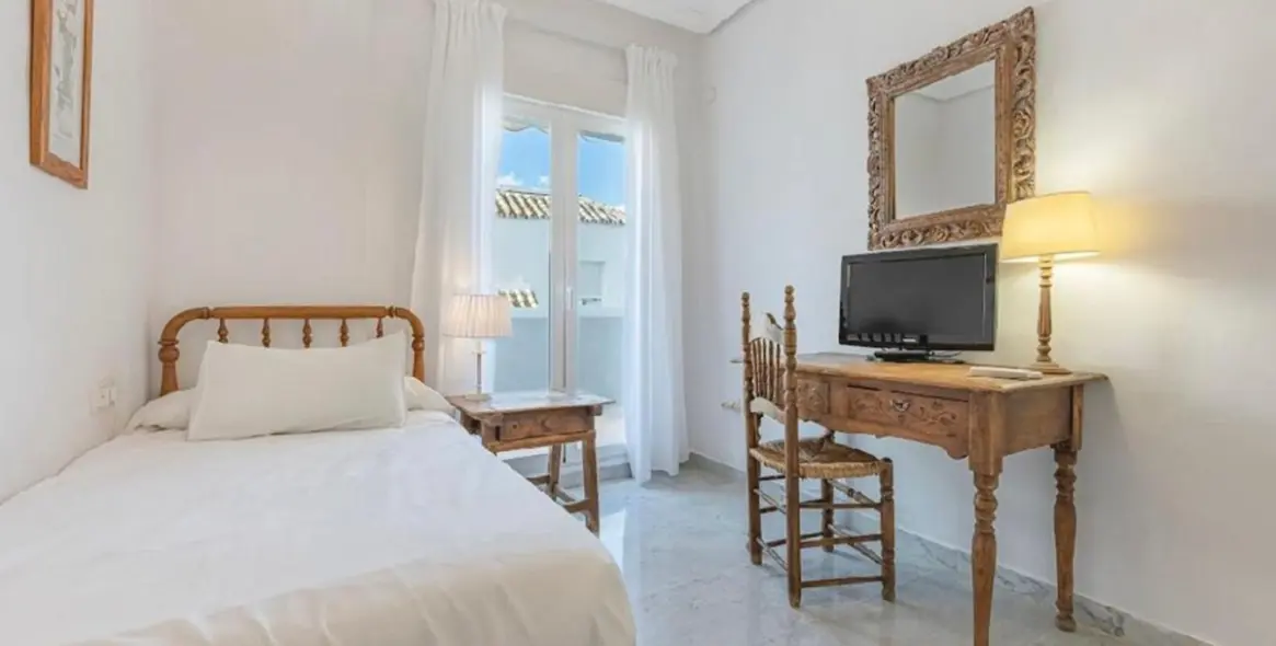 Venta de apartamento en planta media en Bahía de Marbella 38