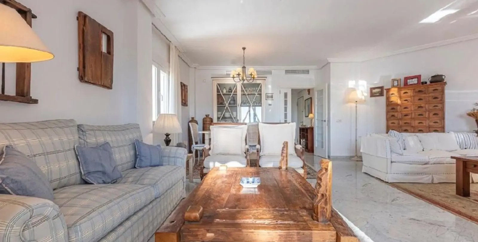 Продажа апартаментов на среднем этаже в Bahía de Marbella 25