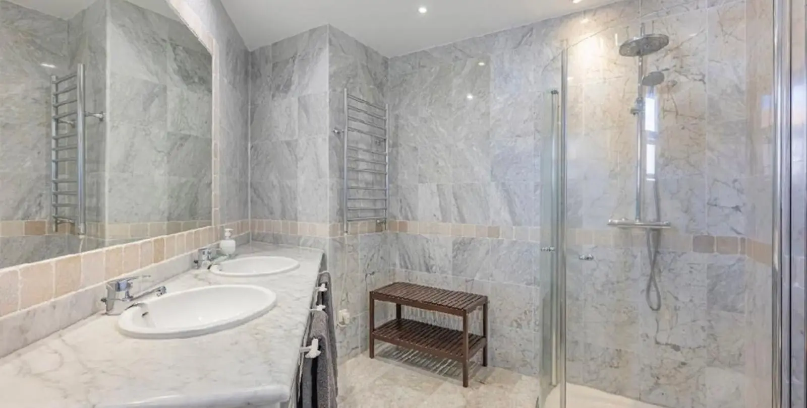 Продажа апартаментов на среднем этаже в Bahía de Marbella 43