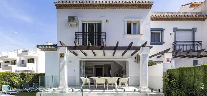 Venta de casa pareada en Estepona 0