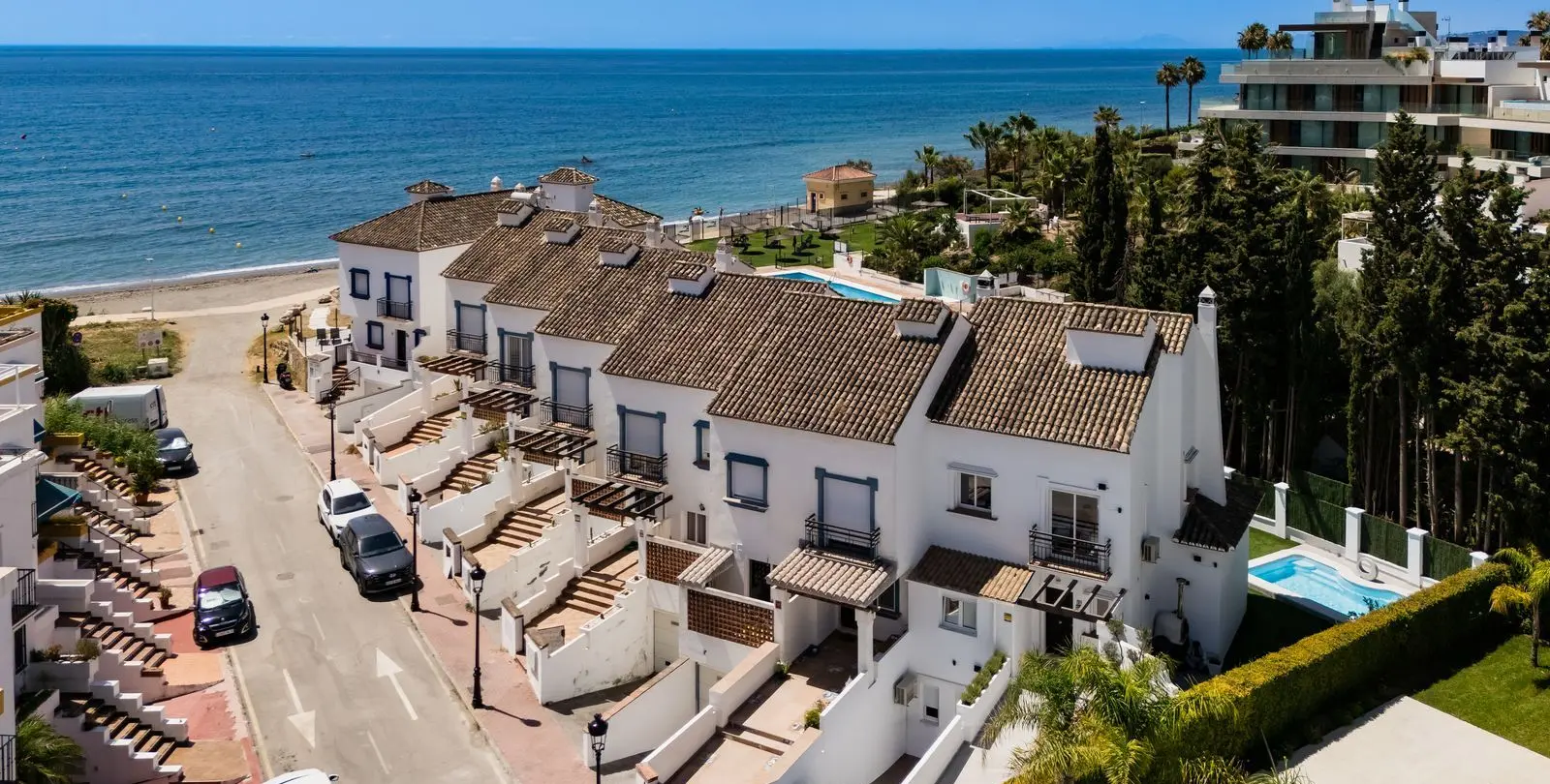 Sale of detached villa in Estepona 1