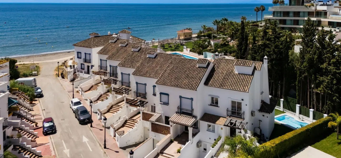 Sale of detached villa in Estepona 0