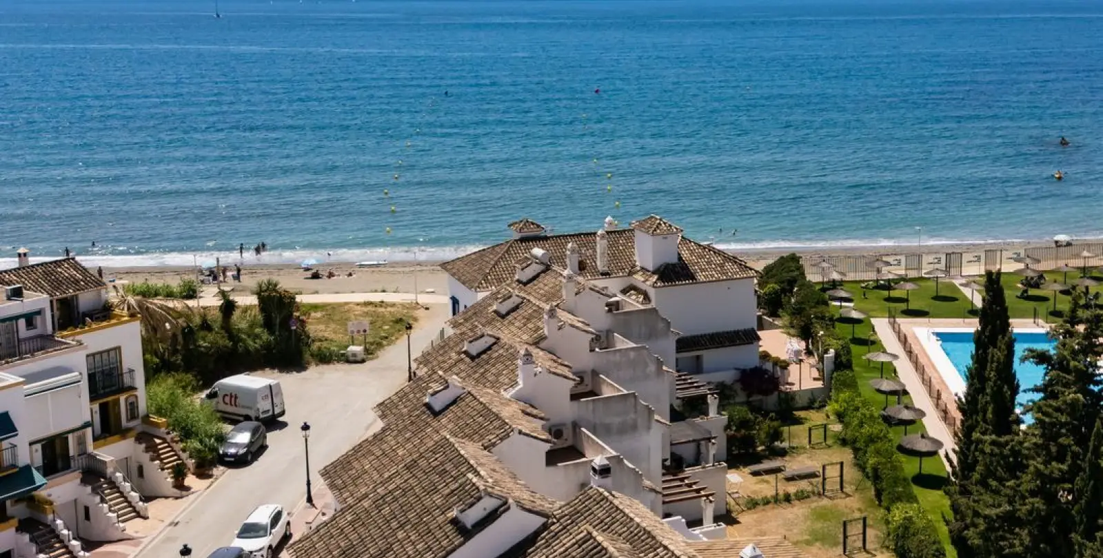 Sale of detached villa in Estepona 2