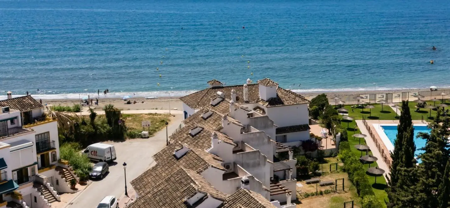 Sale of detached villa in Estepona 1