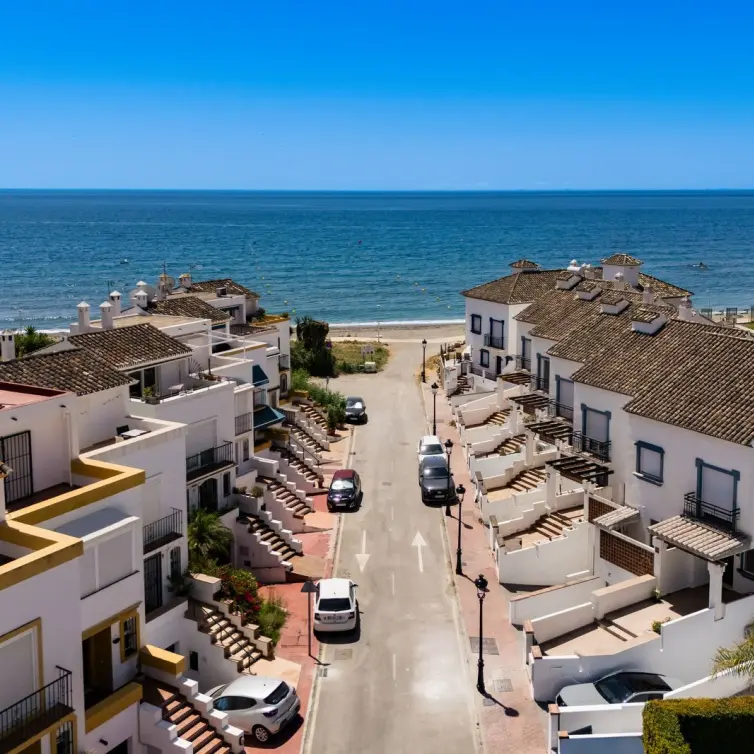 Sale of detached villa in Estepona
