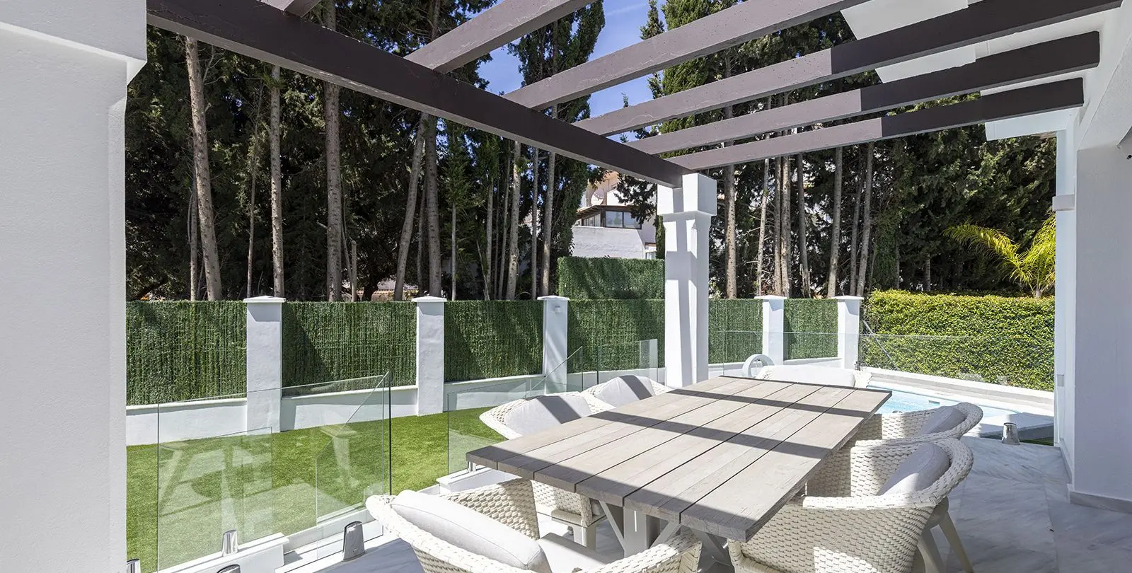 Sale of detached villa in Estepona 11