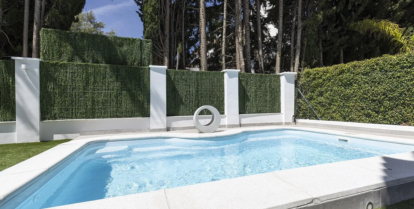 Sale of detached villa in Estepona 13