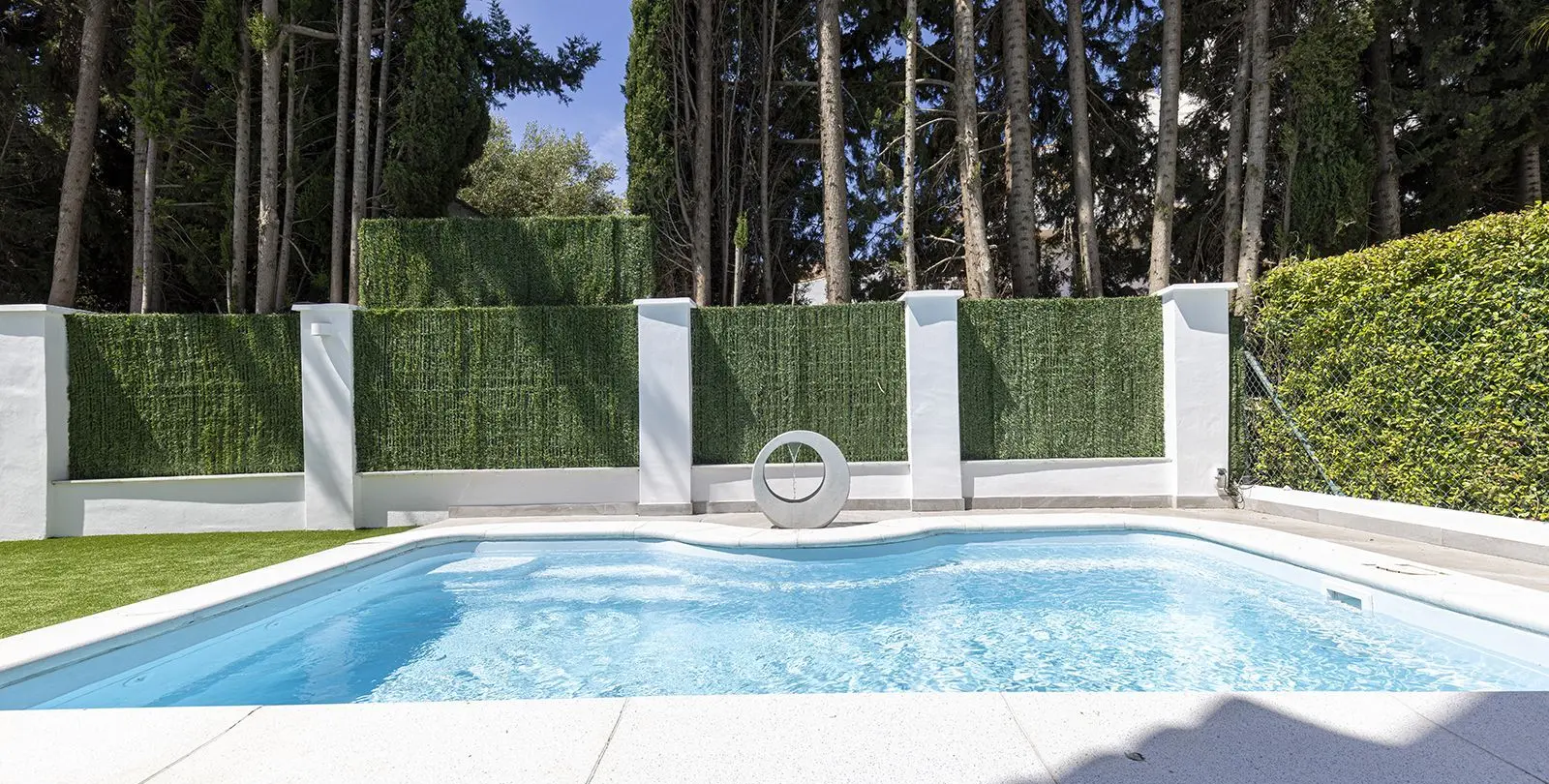 Sale of detached villa in Estepona 14
