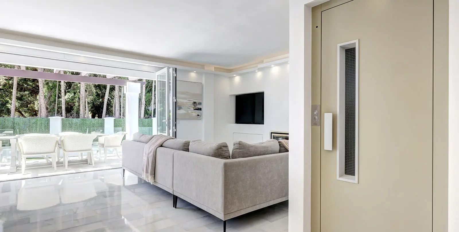 Sale of detached villa in Estepona 23
