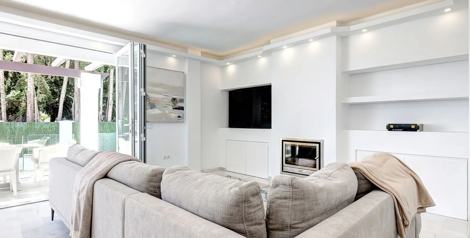 Sale of detached villa in Estepona 25