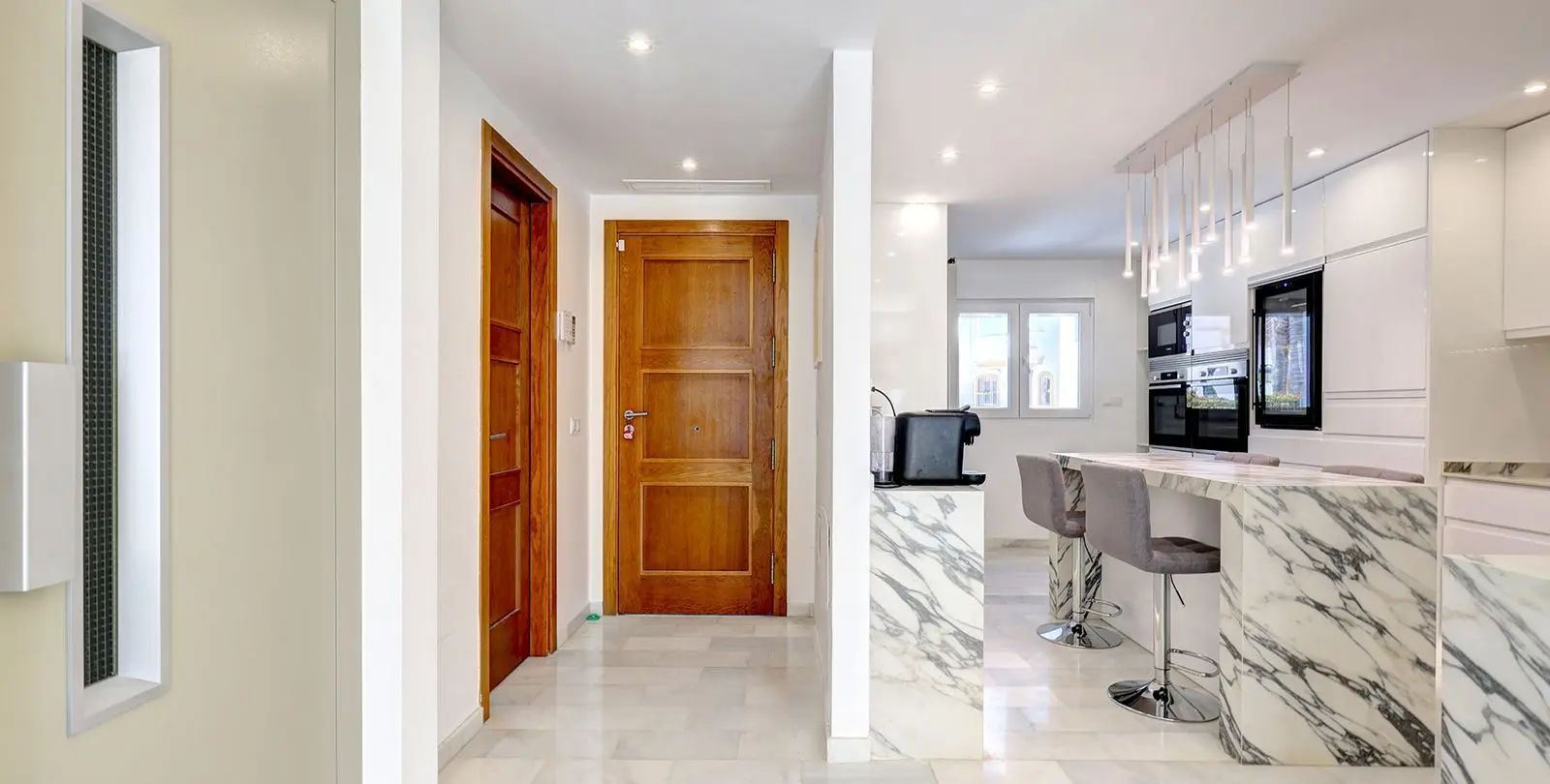 Sale of detached villa in Estepona 28