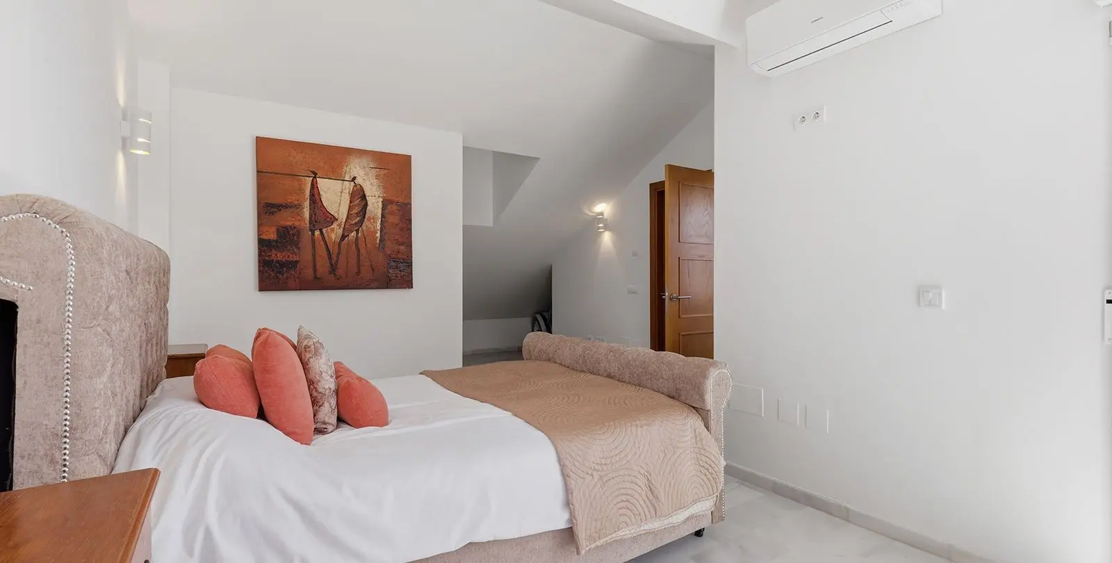 Sale of detached villa in Estepona 35
